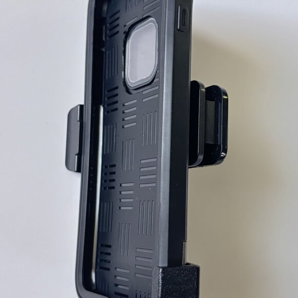 iPhone Case with Belt Clip – Fits SE 2022, SE 2020, iPhone 8 & 7 – Like New - Picture 3 of 5
